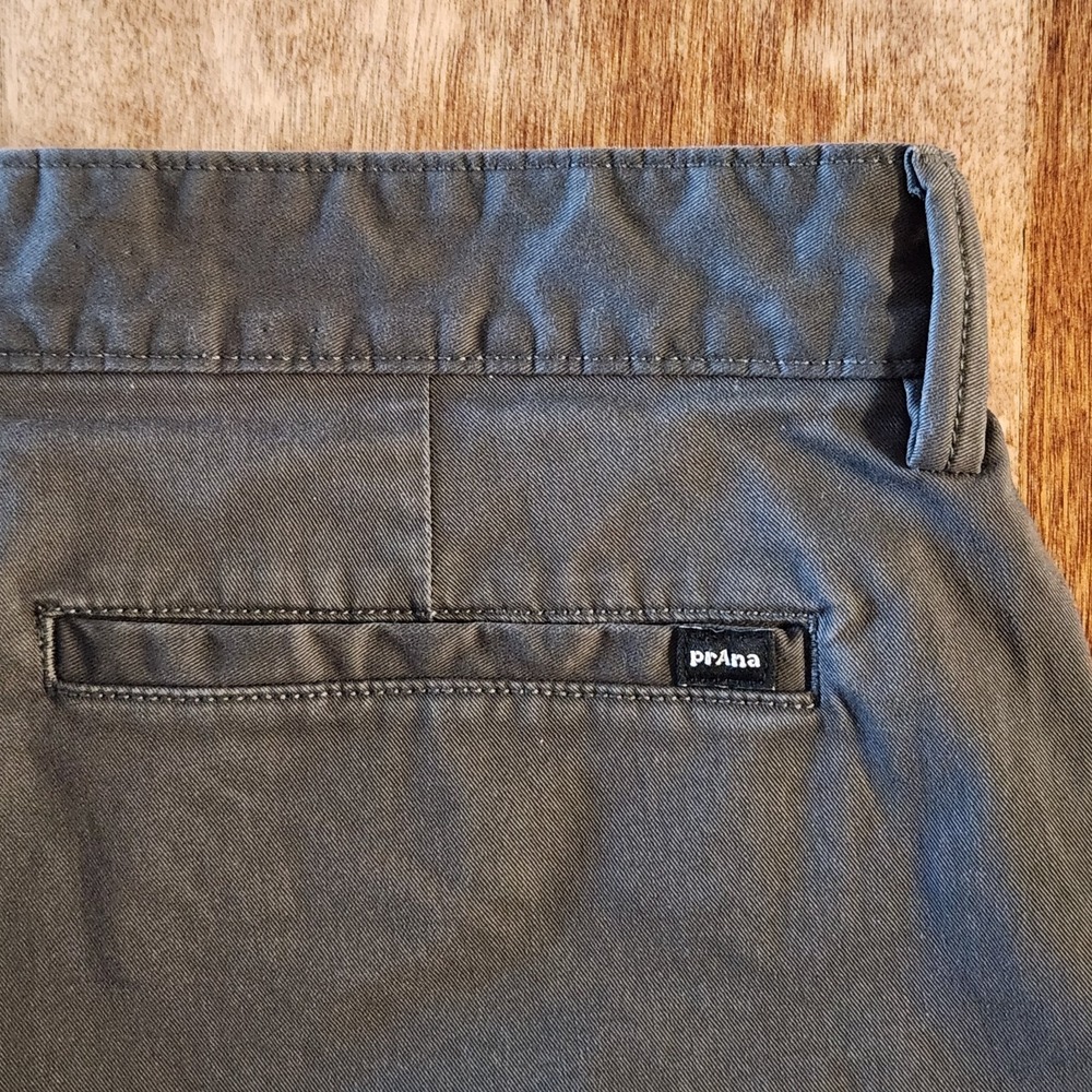 prAna Pants Men's Size 32x30 Gray Relaxed Chino Straight Outdoor Stretch